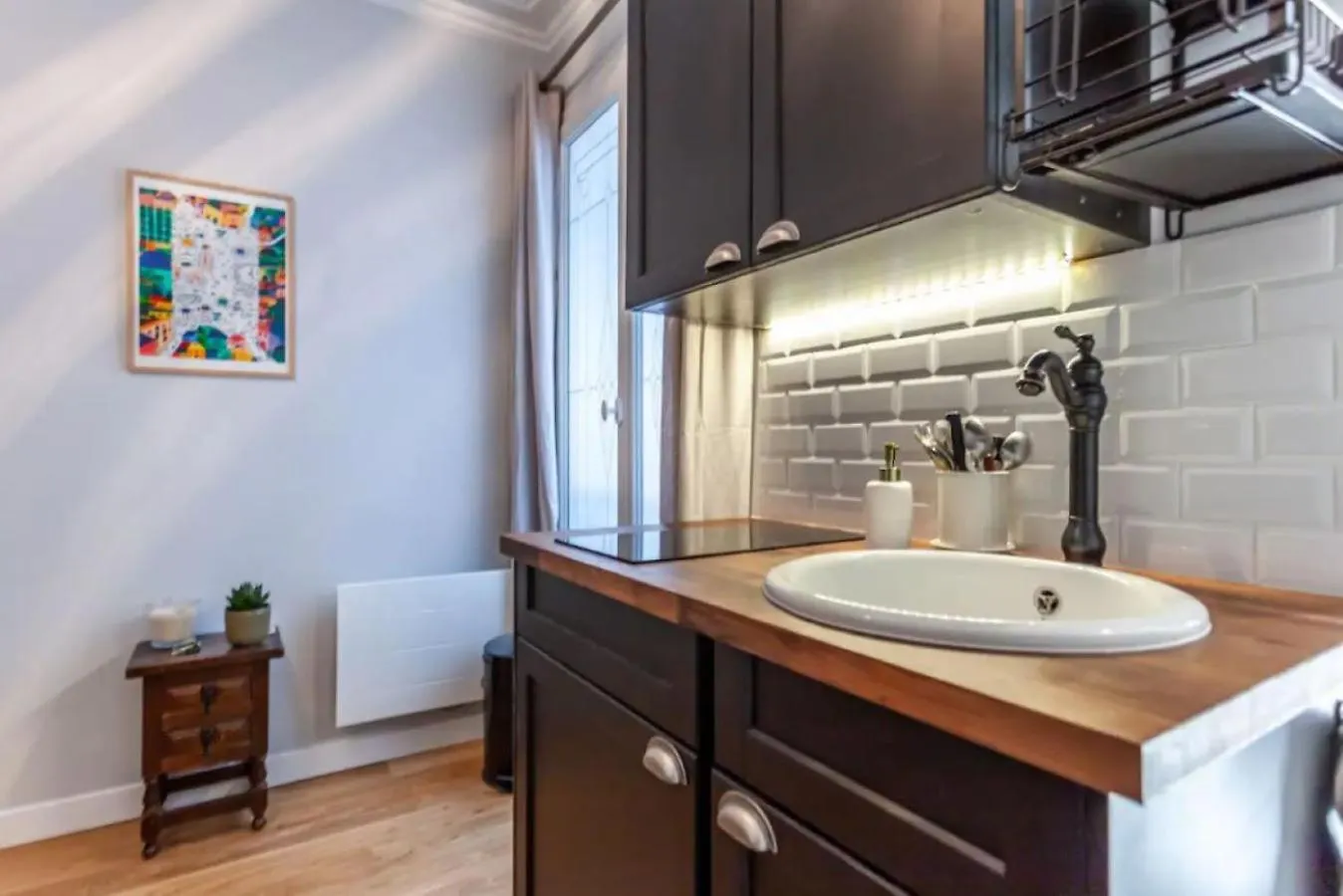Ruby Magenta Apartment Paris France