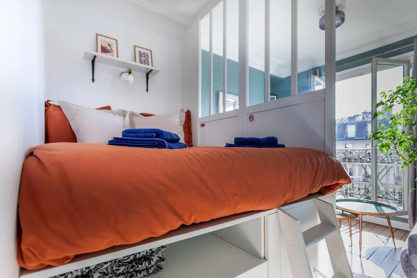 Ruby Magenta Apartment Paris